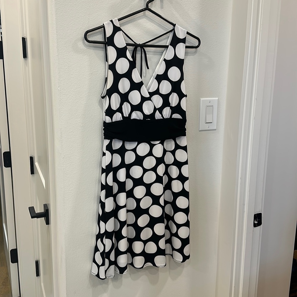 White House Black Market polka dot dress • size: XS • relaxed fit
